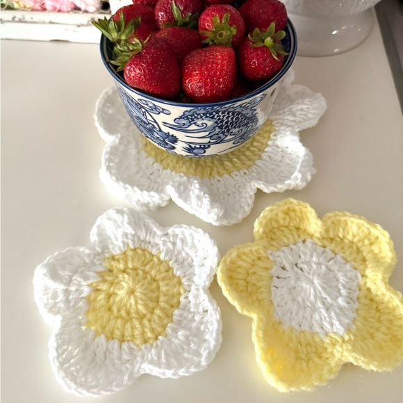 Handmade Crochet Flower Set – Pot Holder & Coasters (3 Pieces) - Picture 5 of 5